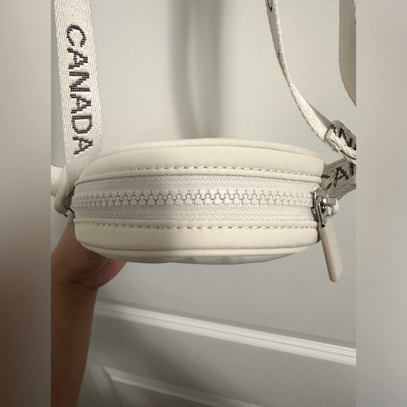 Lululemon Future Legacy Crossbody - Picture 5 of 8